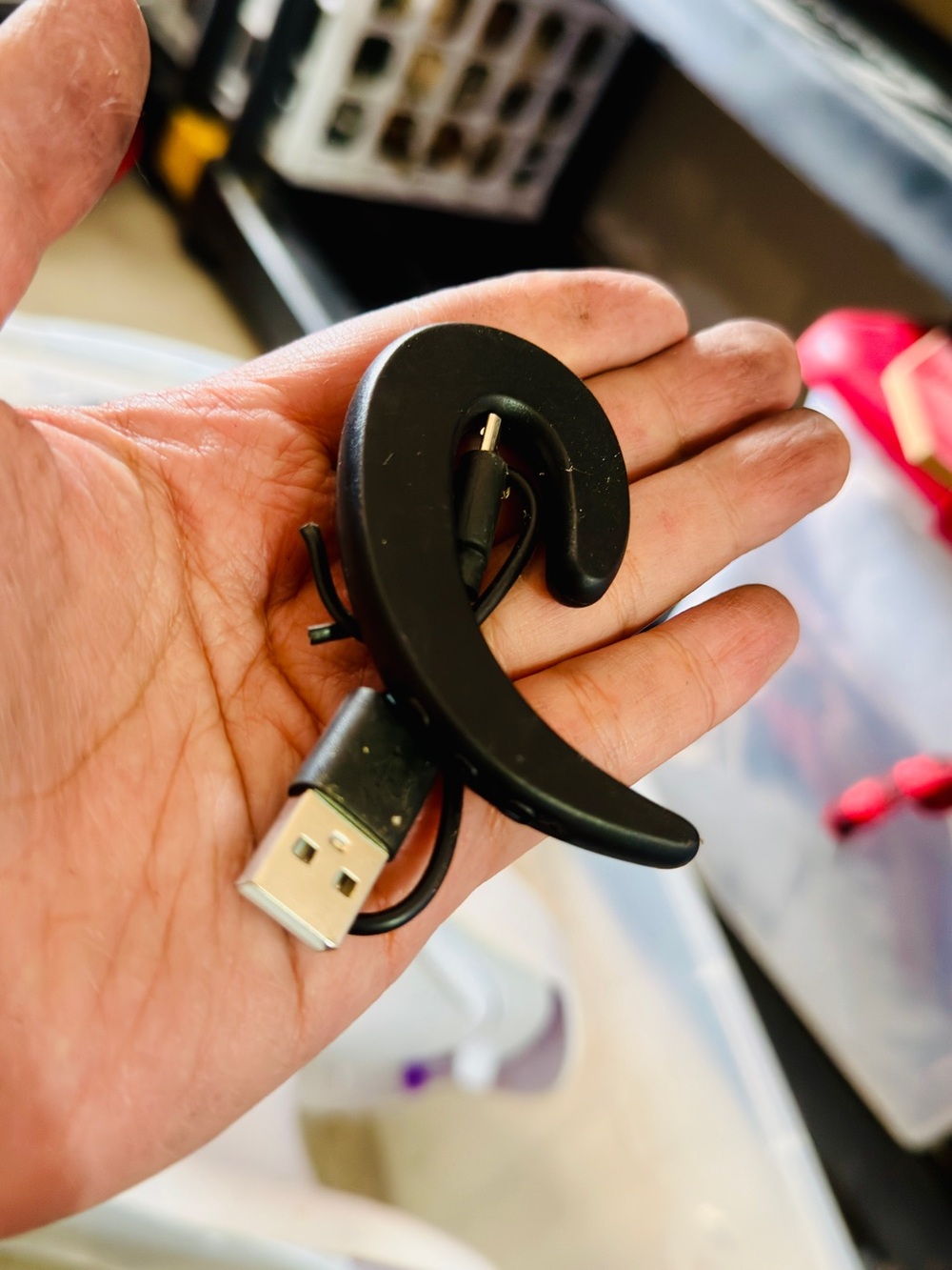 Wireless Bluetooth Earpiece with USB Charging Cable - Black